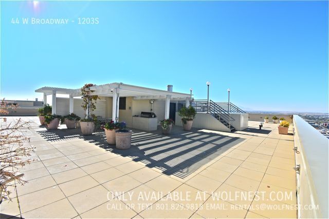 Remodeled 2 Bed Downtown Condo! No Deposit Option! property image