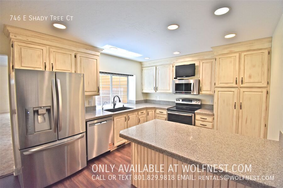 Beautiful 3 Bed Millcreek Townhome! No Deposit Option! property image