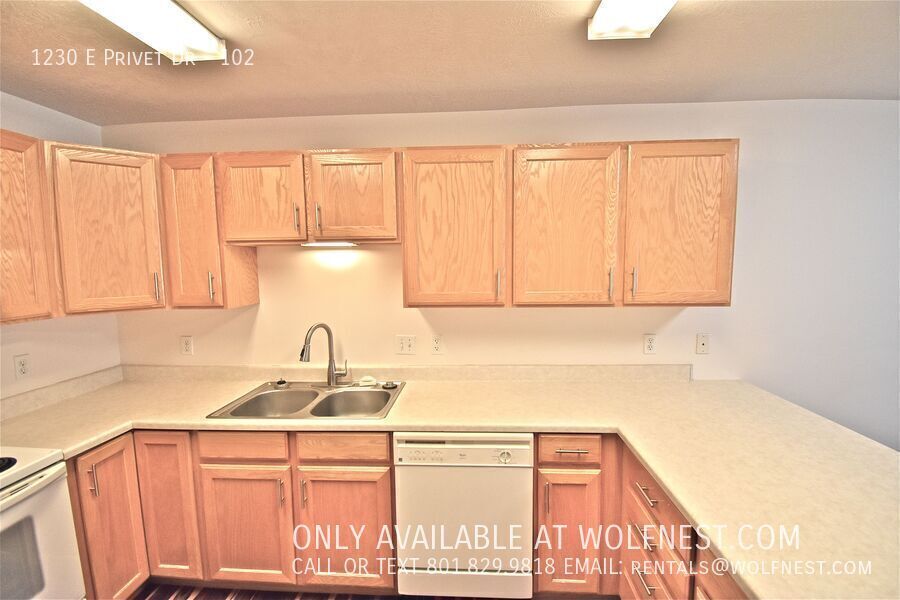 Stunning 2 Bed Cottonwood Heights Condo! No Deposit Option! property image