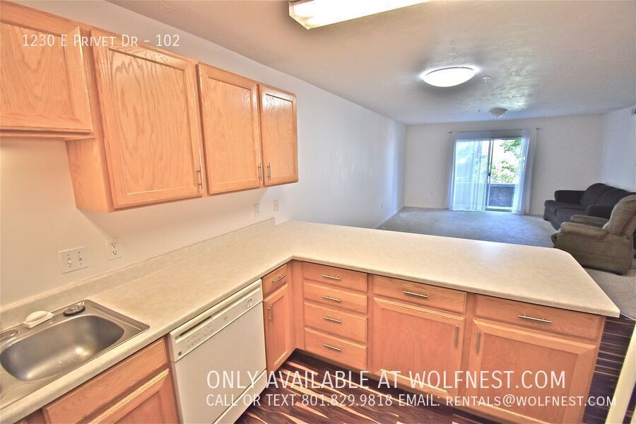 Stunning 2 Bed Cottonwood Heights Condo! No Deposit Option! property image