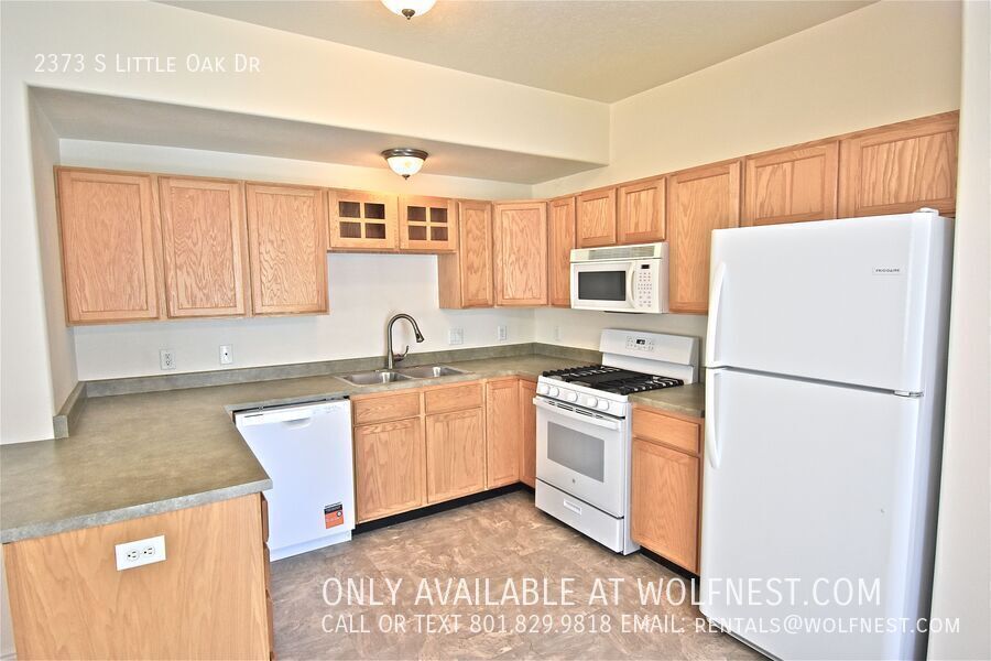 Lovely 3 Bed West Valley Townhome! No Deposit Option! property image