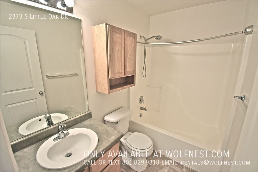 Lovely 3 Bed / 2.5 Bath West Valley Townhome! property image