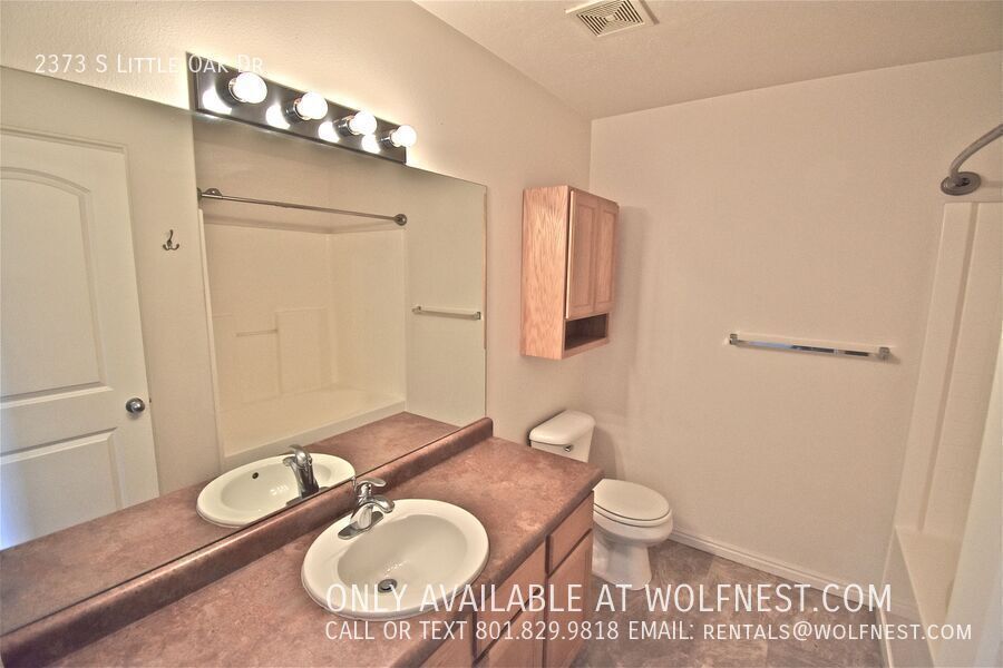 Lovely 3 Bed / 2.5 Bath West Valley Townhome! property image