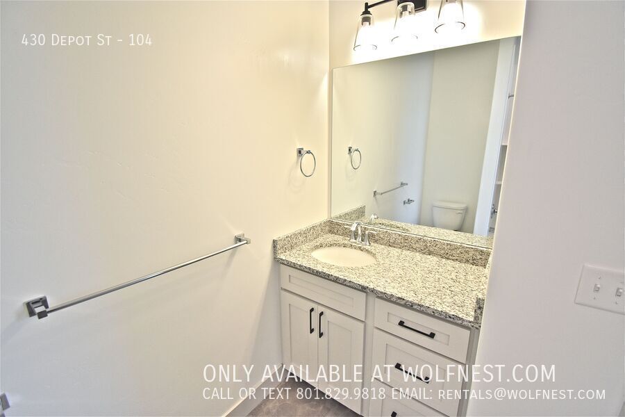Newer 2 Bed / 2.5 Bath Clearfield Townhome! property image