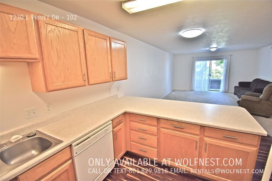 Stunning 2 Bed / 2 Bath Cottonwood Heights Condo! property image
