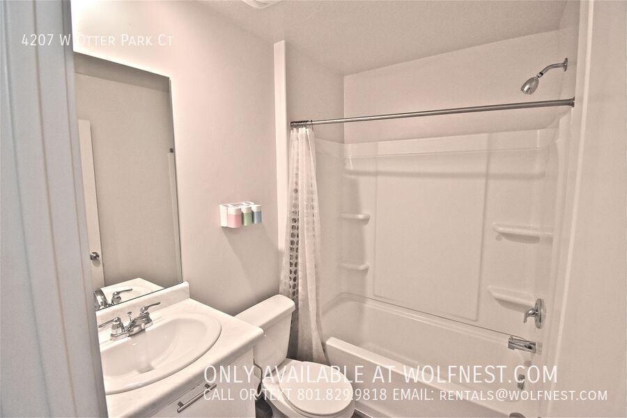 Stunning 3 Bed / 2.5 Bath Riverton Townhome! property image
