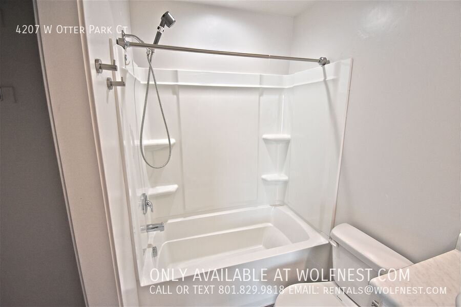 Stunning 3 Bed / 2.5 Bath Riverton Townhome! property image