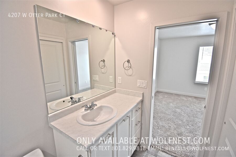 Stunning 3 Bed / 2.5 Bath Riverton Townhome! property image