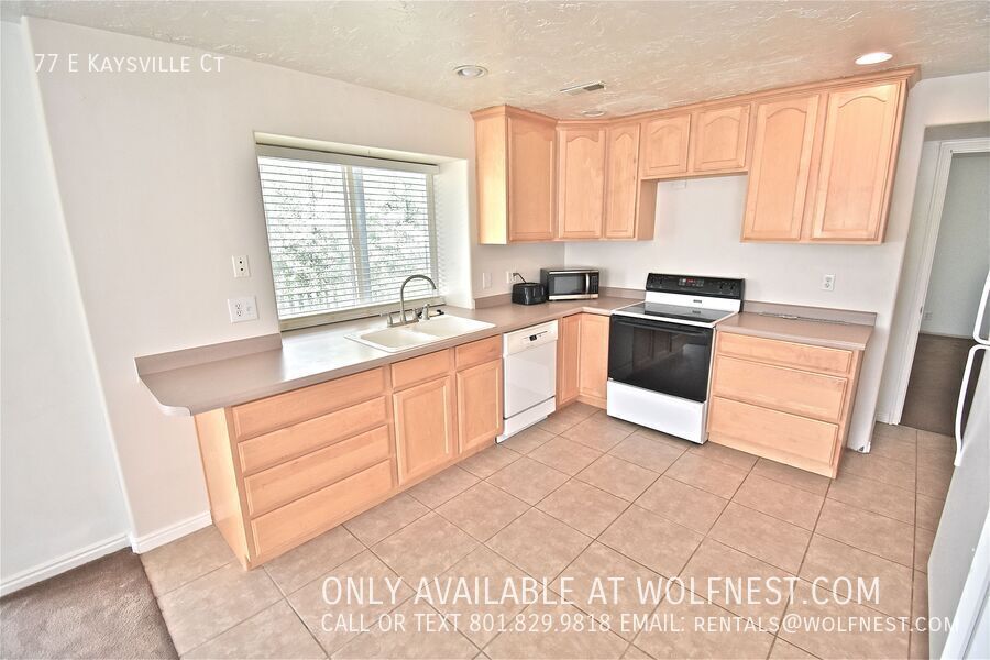 Spacious 4+ Bed / 3 Bath Draper Home with 2 Kitchens! property image