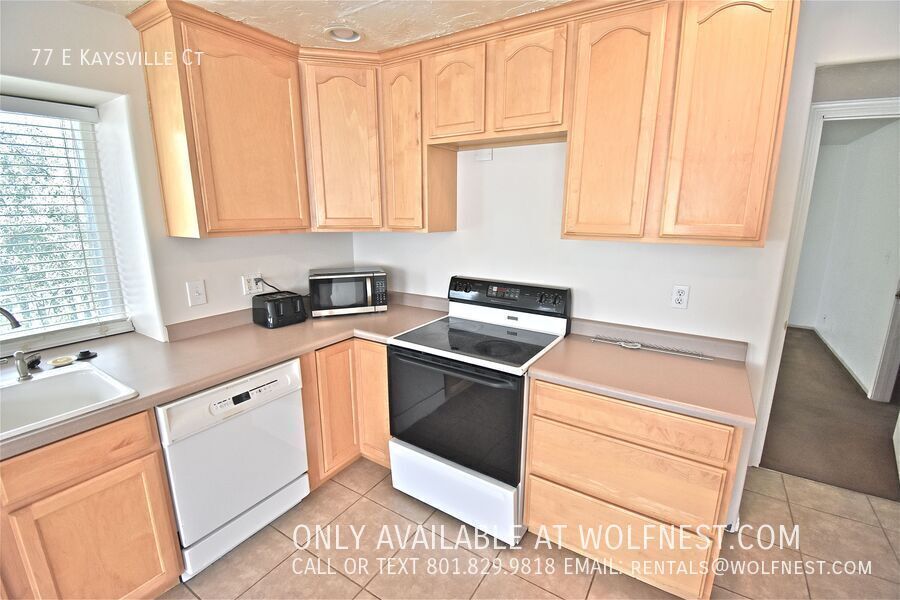 Spacious 4+ Bed / 3 Bath Draper Home with 2 Kitchens! property image