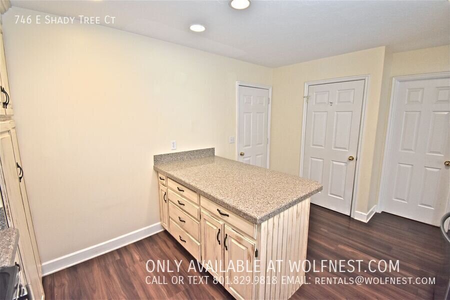 Beautiful 3 Bed / 3 Bath Millcreek Townhome! $350 Off 1st Month! property image