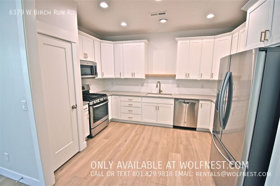 Beautiful 3 Bed Daybreak Townhome! $500 Off 1st Month! property image