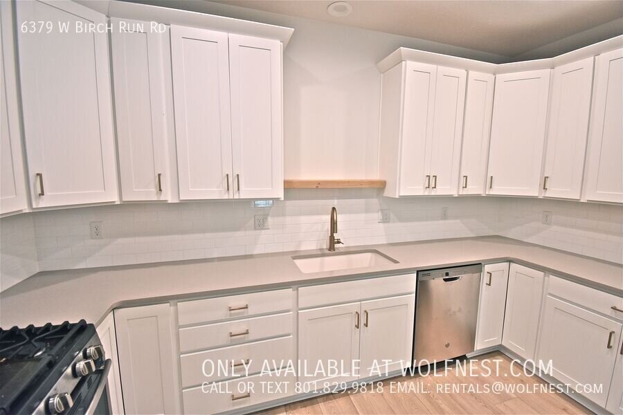 Beautiful 3 Bed Daybreak Townhome! $500 Off 1st Month! property image