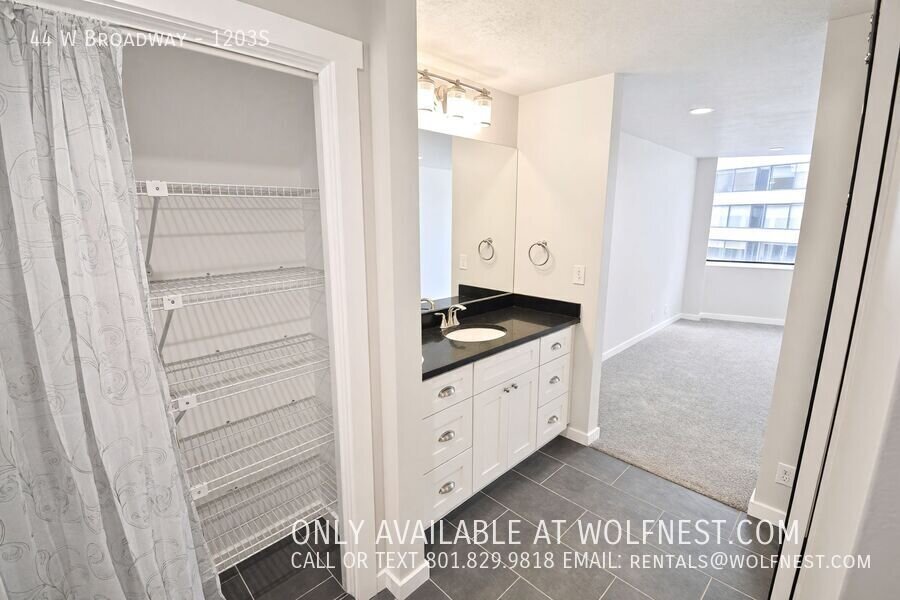 Remodeled 2 Bed Downtown Luxurious Condo! $750 Off 1st Month! property image