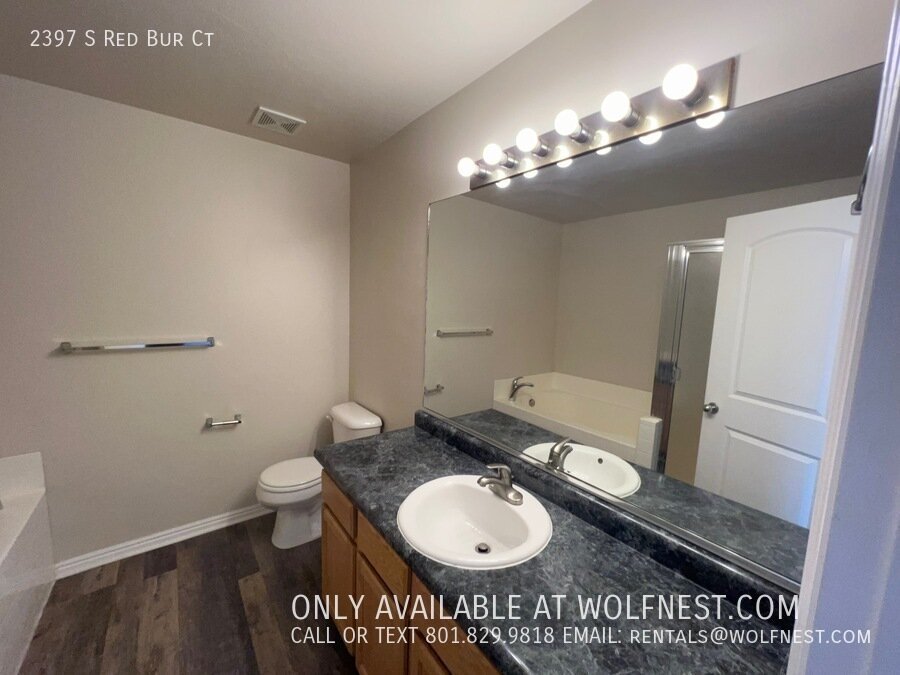 Lovely West Valley Townhome! NO DEPOSIT OPTION AVAILABLE! property image