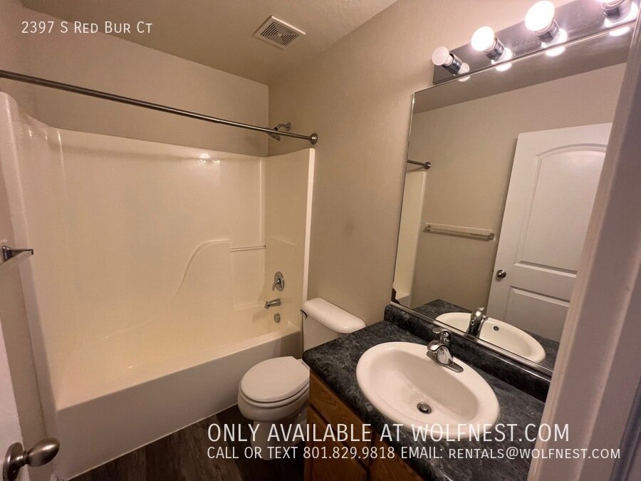 Lovely West Valley Townhome! NO DEPOSIT OPTION AVAILABLE! property image