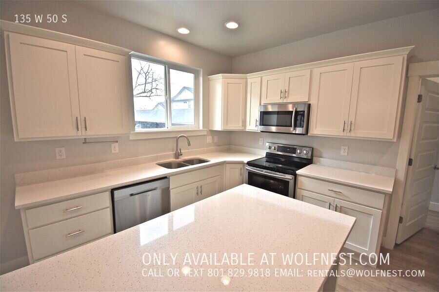 Gorgeous Farmington Townhome! NO DEPOSIT OPTION AVAILABLE! property image